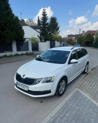 Skoda Octavia cena 40000 przebieg: 200000, rok produkcji 2019 z Warszawa małe 79